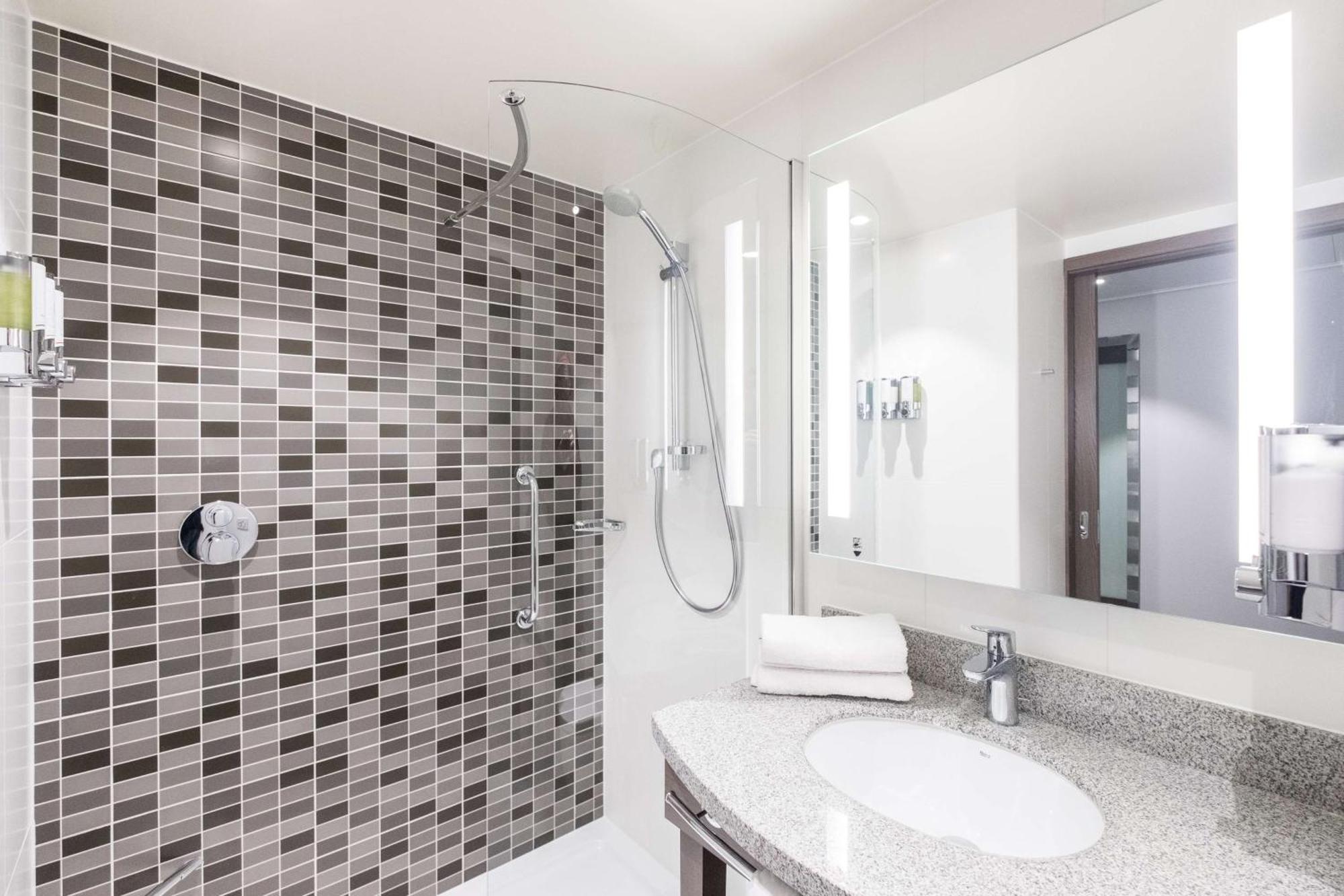 Hampton By Hilton Aberdeen Airport Dyce Exteriör bild